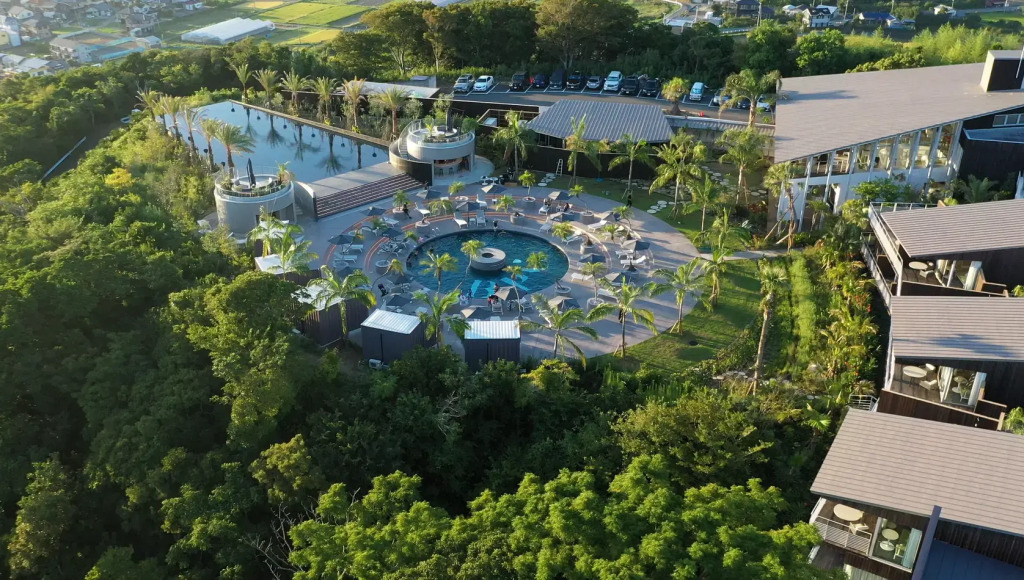 BOTANICAL POOL CLUB