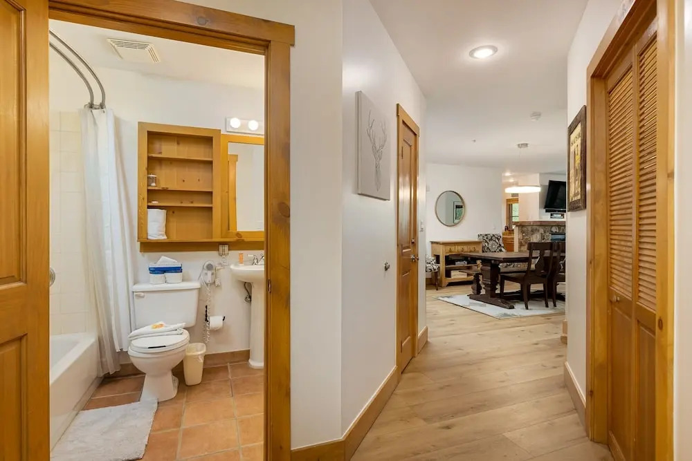 8577 Expedition Station 3 Bedroom Condo by RedAwning