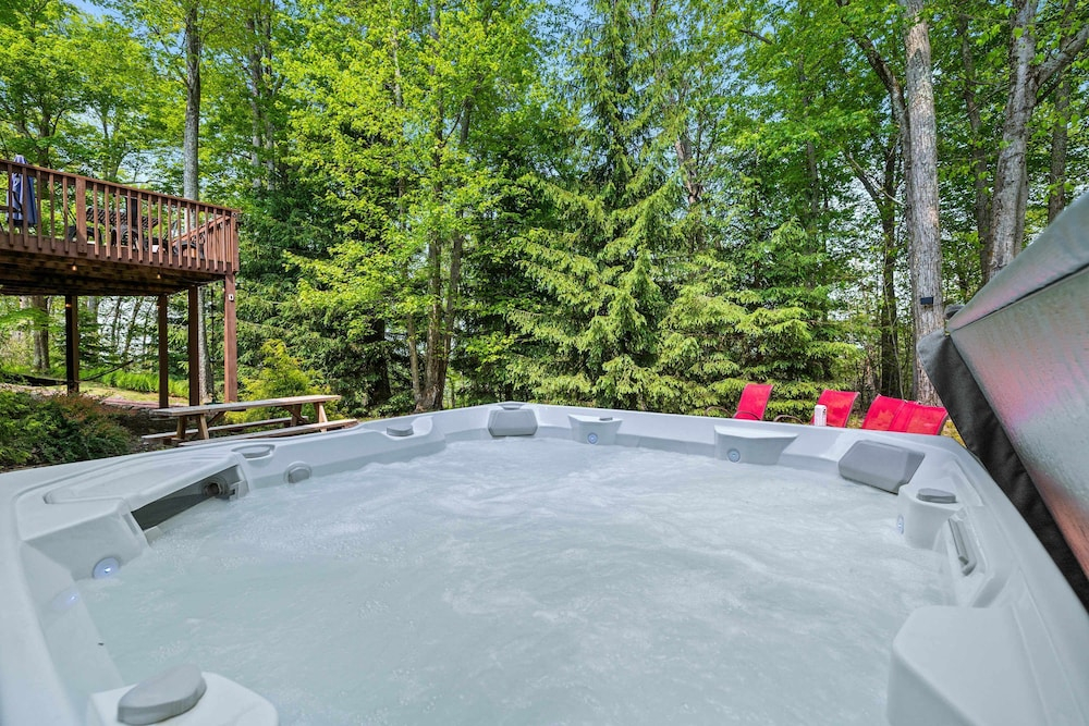 Spa Retreat With Hot Tub Sauna and Game Rooms