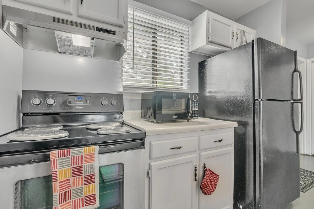 Comfy Home In The Heart Of Raleigh 2 Bedroom Townhouse by Redawning