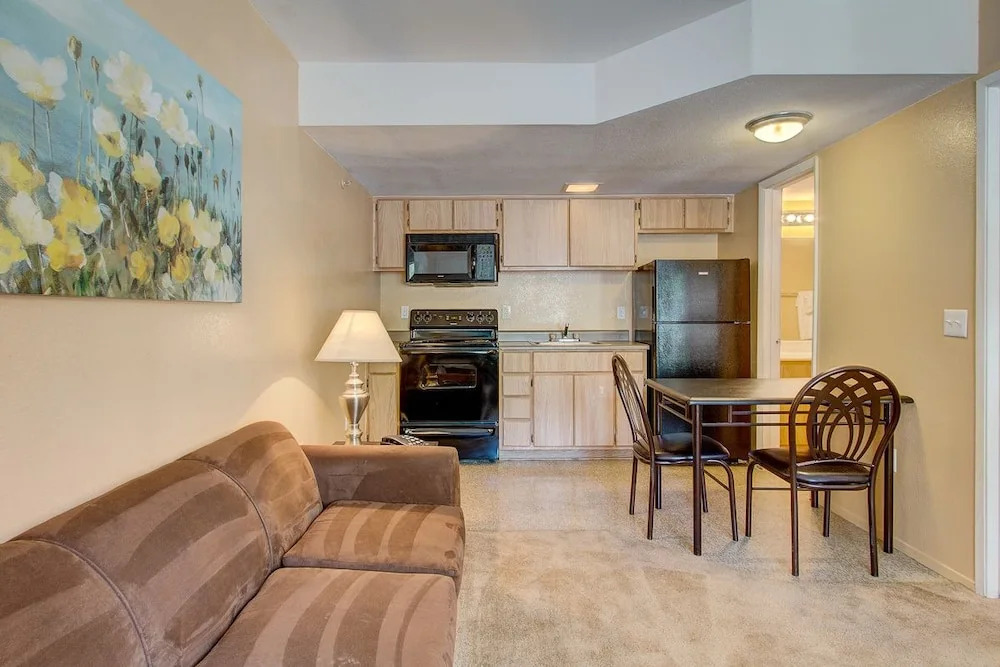Emerald Suites