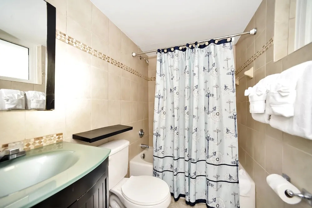 3rd Story Ocreanfront Studio W/views And A Pool 1 Bedroom Apts