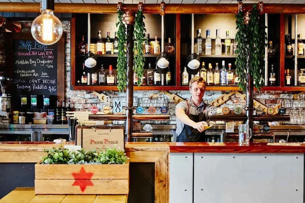 A Stylish Apt for 6 Right Next to Darling Harbour