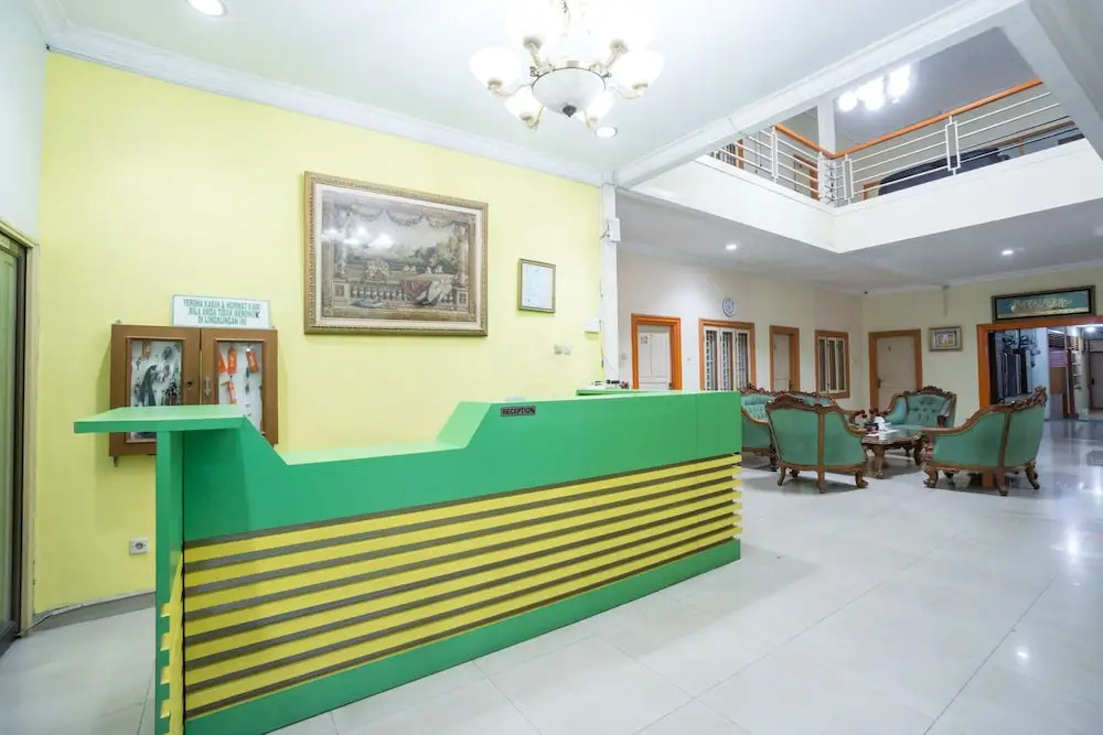 Hotel & Kost 37 by OYO Rooms