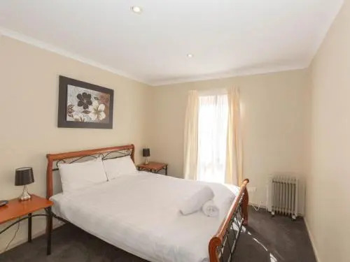 Acacia 5 2 Kirwan Close