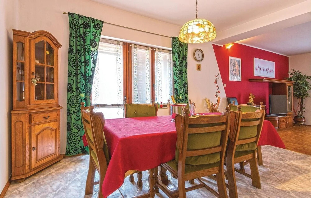 Stunning Home in Pula With Wifi and 5 Bedrooms
