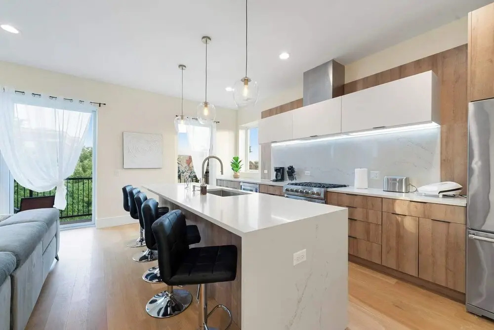 New 3bed 2bath Condo With Parking by United Center