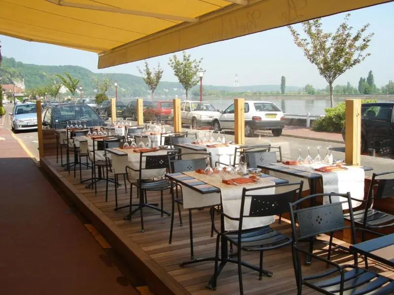LOGIS LES CEPAGES / RESTAURANT LE RAISIN