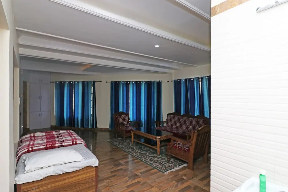 OYO 13042 Home Elegant 3BHK Picture Palace