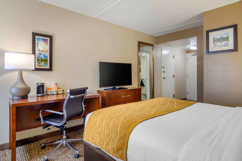 Spark by Hilton Atlanta Airport South College Park