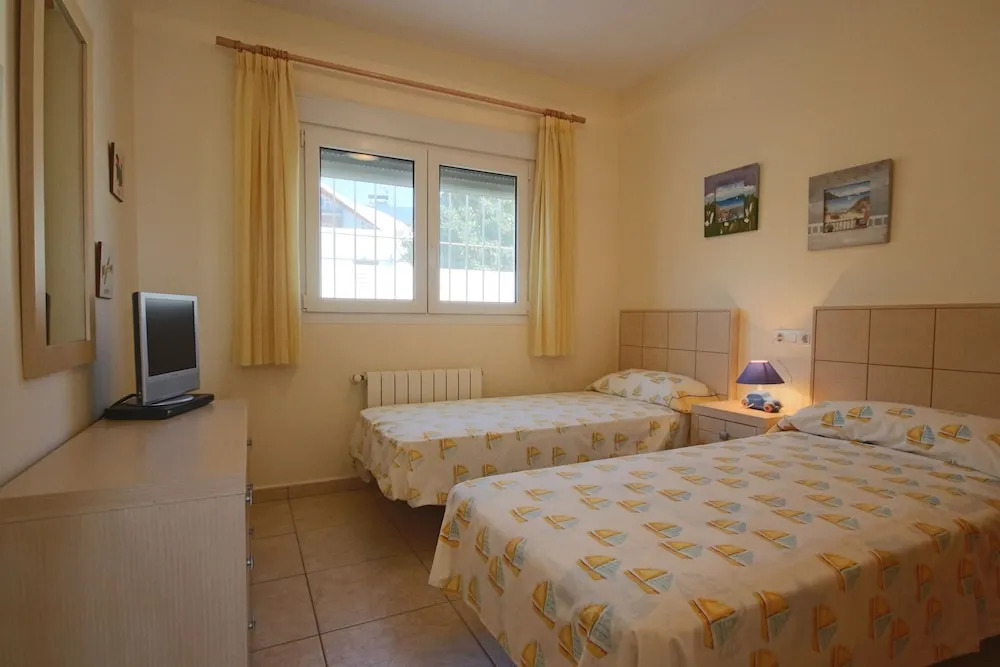 Sunny 3BR Villa w/ Endless Views & Heated Pool - Walk to Beach & Dining