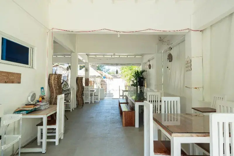 Costas De Liwa Bar & Beach Resort