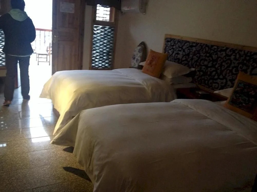 Xijiang Huayin Holiday Hotel