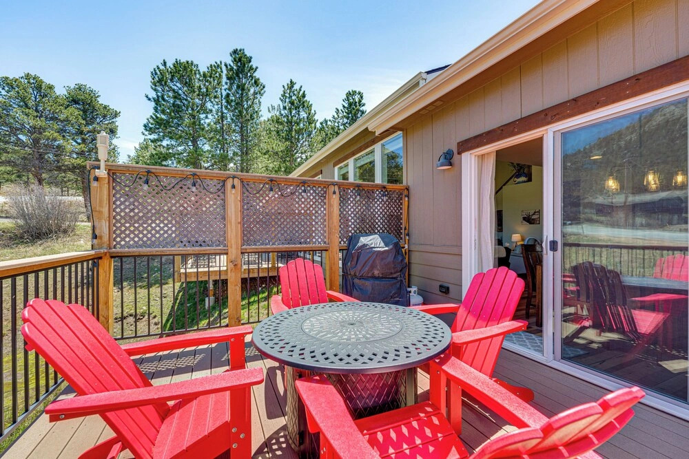 Newly Built Estes Park Townhome, 2 Miles to Rmnp!