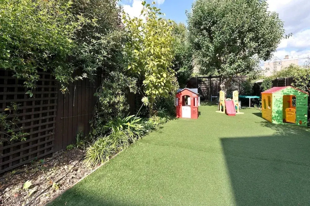 Bright & Spacious 5 Bed House in Charming Putney
