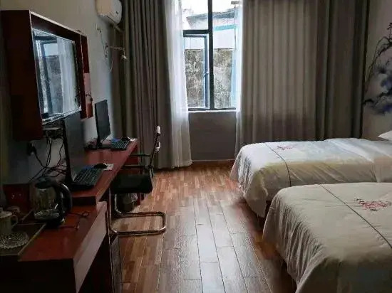 Fengxin Tiantian Holiday Hotel