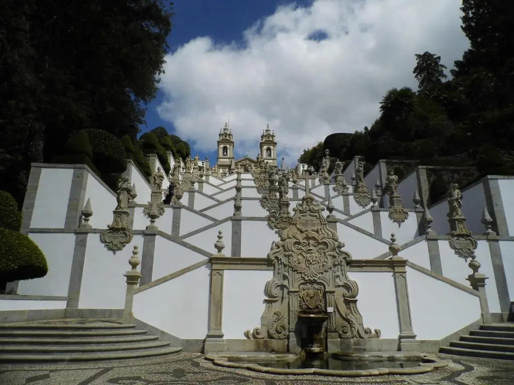 House with 5 bedrooms in Braga with wonderful mountain view private pool enclosed garden 30 km from the beach