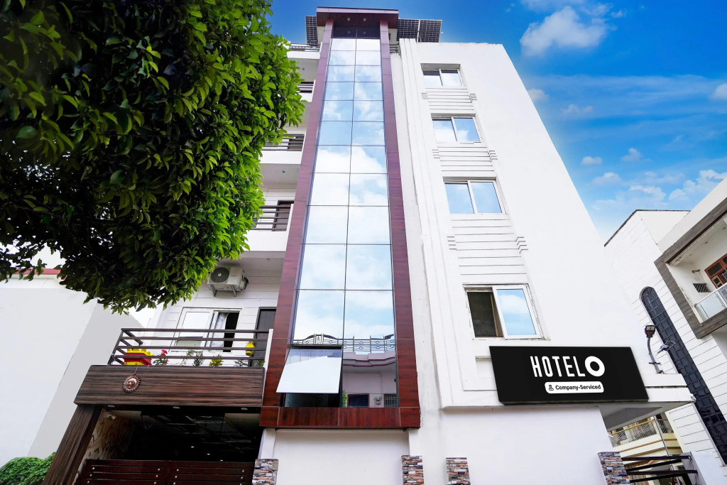 Hotel O BLW Kakarmatta Near Banaras Junction