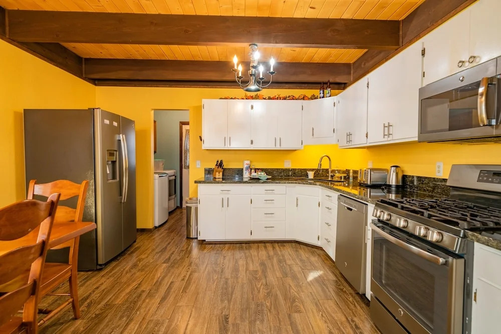 Hope's Cabin - Free Ski/snowboard Rental! - 2br/1.5ba/fireplace/barbeque 2 Bedroom Home