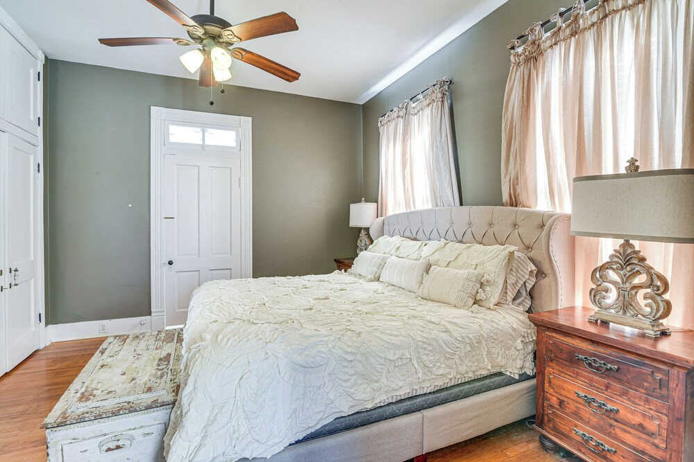1/2 Mi to Beach! Historic Family Home in Galveston