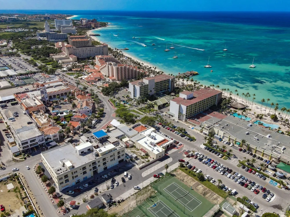 Luxury 2-bedroom Condo Right on the Strip in Palm Beach
