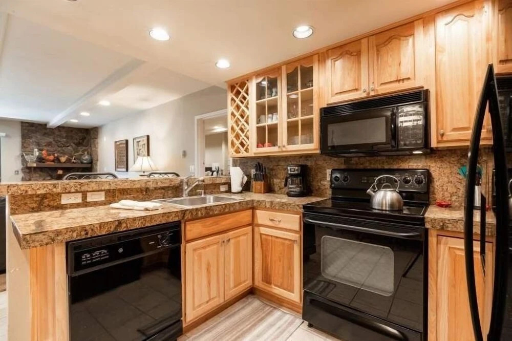 Condo with Outdoor Heated Pool and Free WiFi