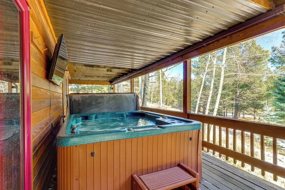 3 Mi to Angel Fire Resort! Quaint Apt on 2 Acres