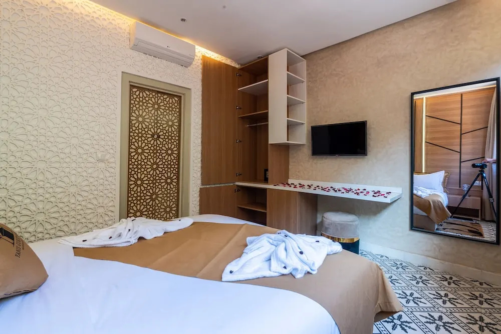 Yanis Guest House