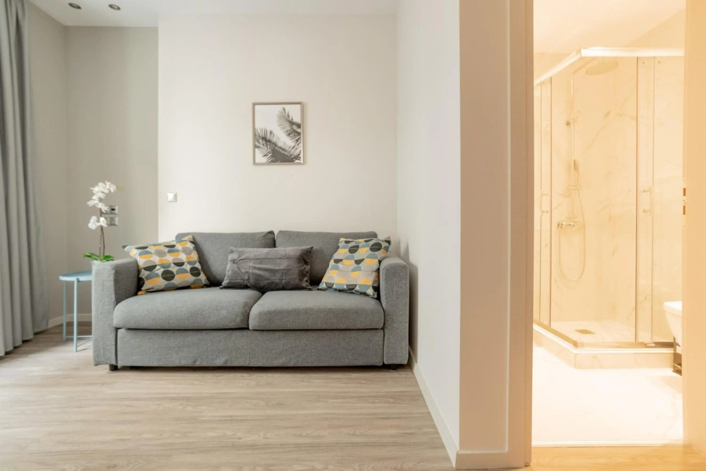 A14 Sunny & chic 2R apartment near Plaka & Parthenon
