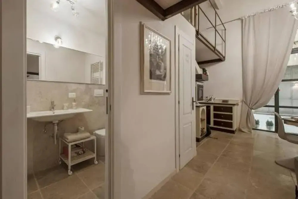 Shabby Loft In Colosseum