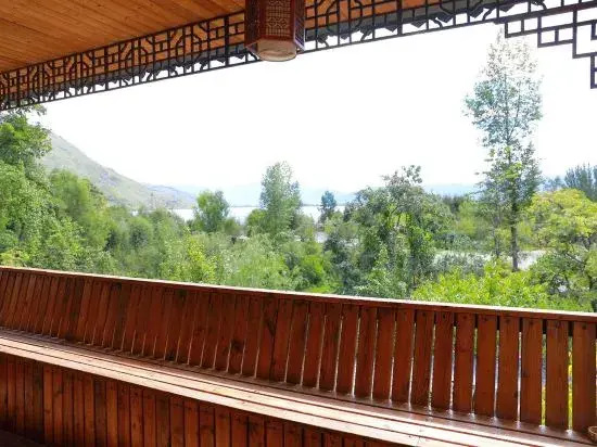 Wuyuan Shiwai Liyuan Good Morning Sun Moonju Lake View Inn