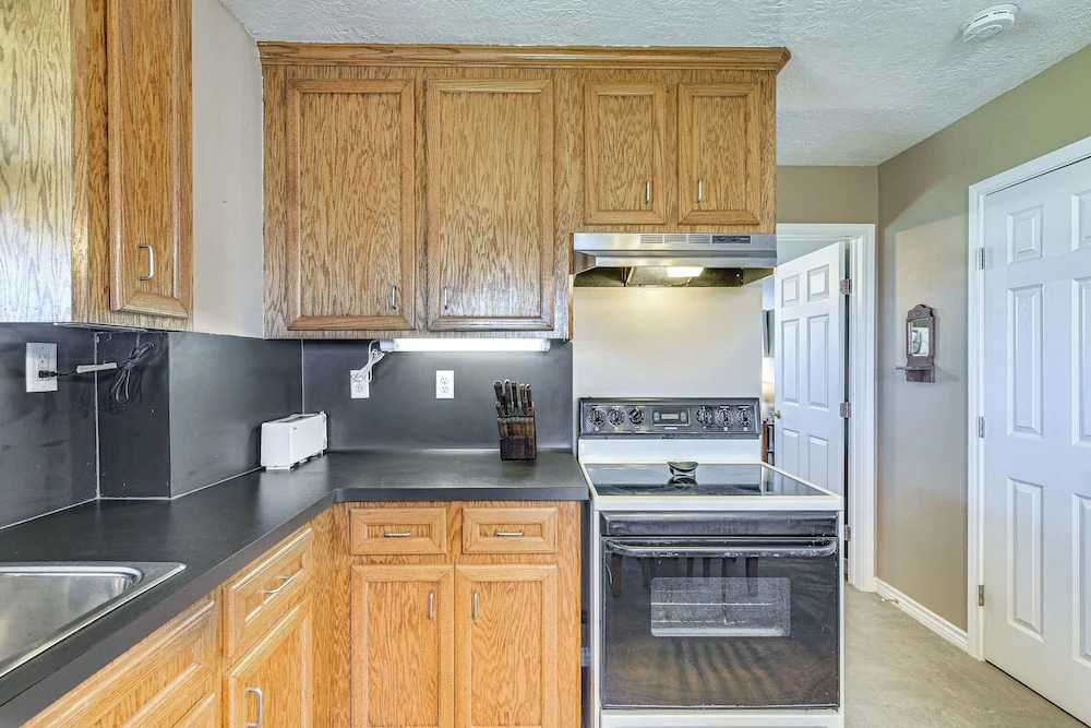 Walk to Shore: Crystal Beach Home w/ Deck!