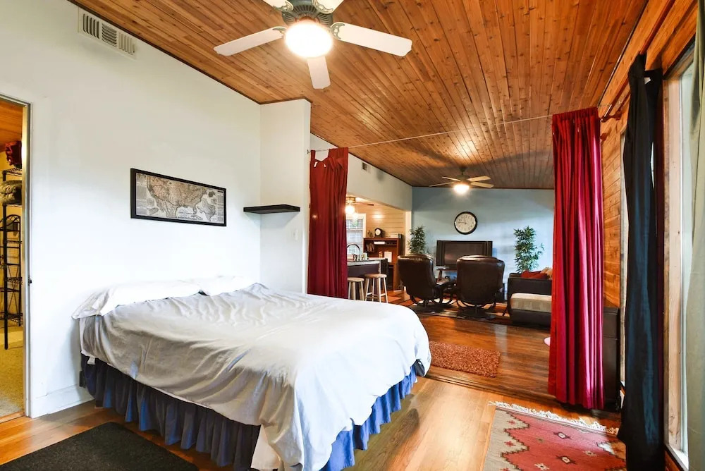 2BR Chill Ville With A View by RedAwning