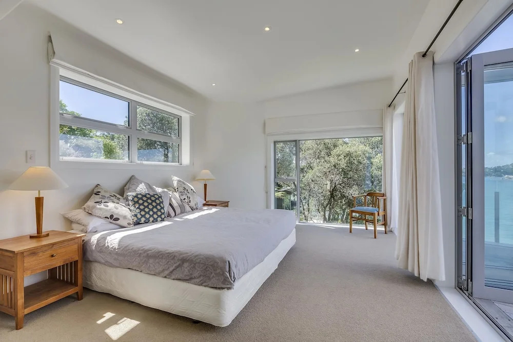 Absolute Beachfront Oneroa