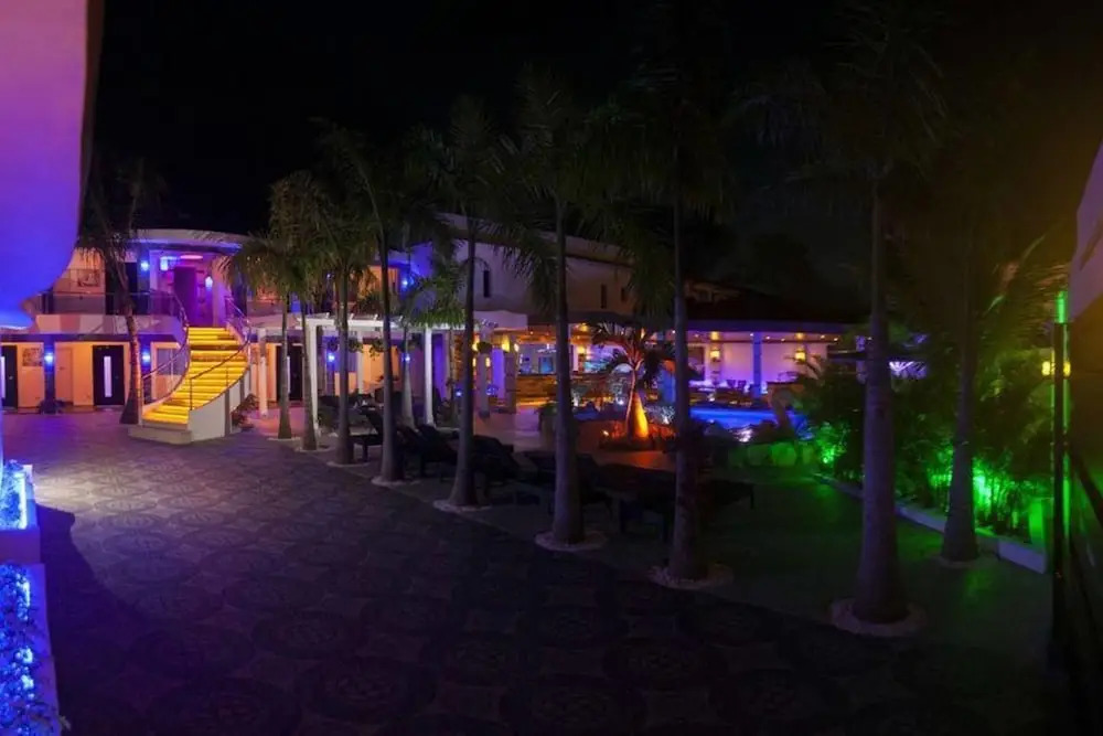 Luxury 14 Bedroom Villa Walking to Clubs/beaches!