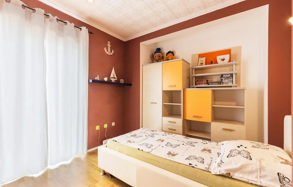 Amazing Apartment in Liznjan With 2 Bedrooms, Wifi and Outdoor Swimming Pool