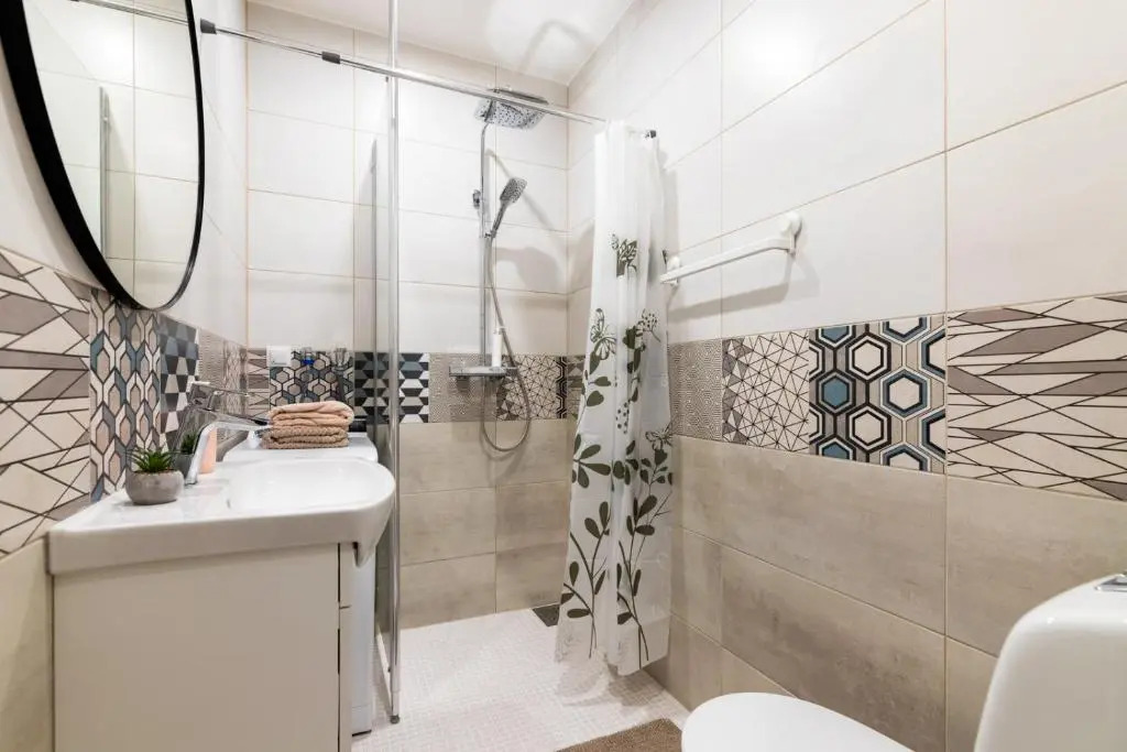 New 1BR in superb location. Free parking & WIFI