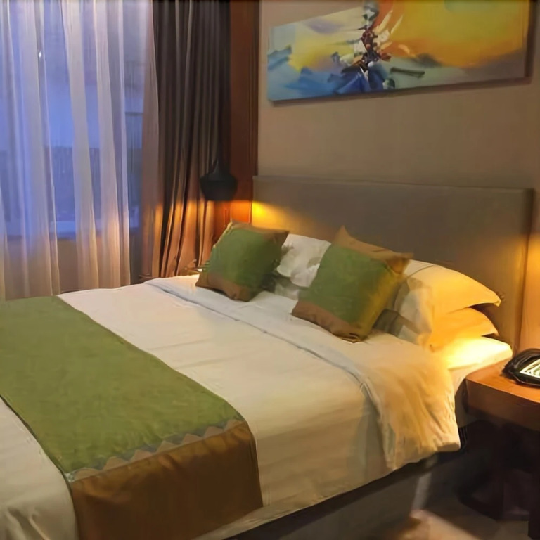 Elong Yam Hotel (Near Panyu Chimelong and Guangzhou South Railway Station)
