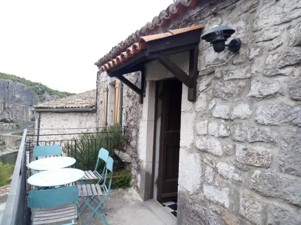 maison pierre et voute au c ur du village