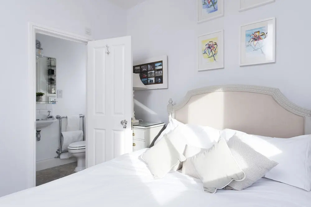 Beautiful 2BR Split Level Fulham Apartment