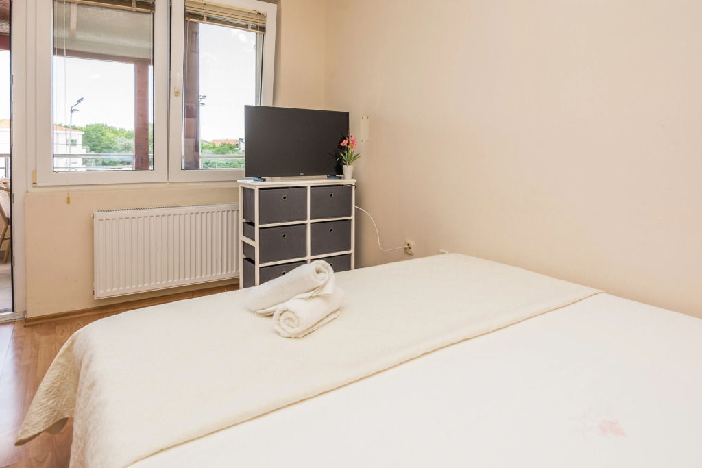 Beachfront Apartment Mira 3