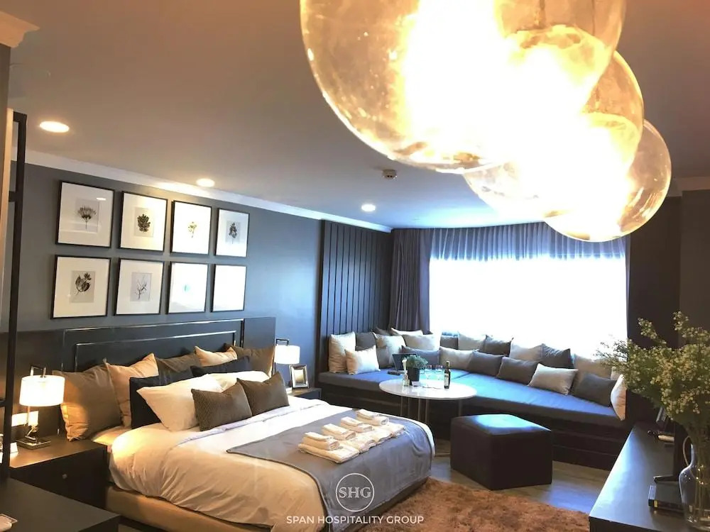 Stay in Style The Heart of Nimman R306AB