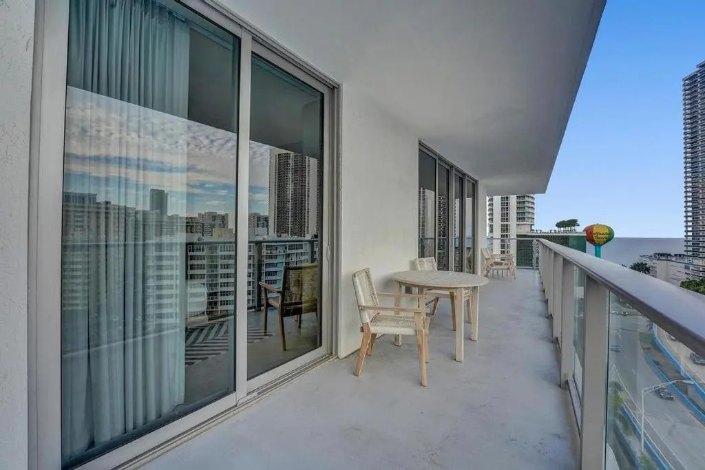 Amazing Apartments at H Beach House