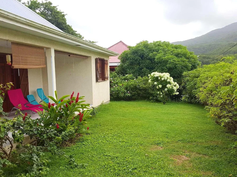 House with 3 Bedrooms in Deshaies, with Enclosed Garden And Wifi - 1 Km From the Beach
