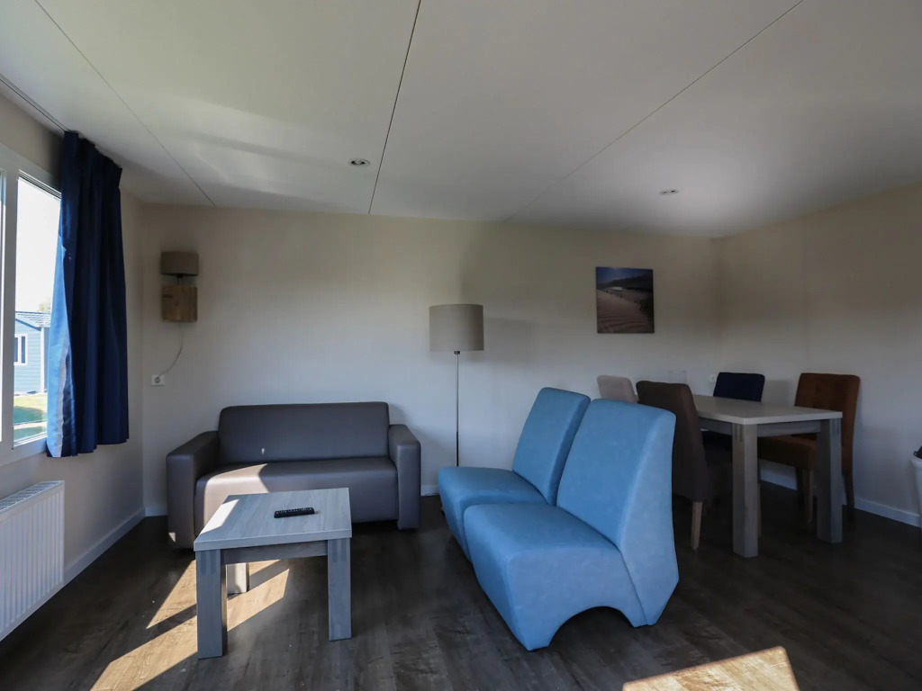 Nice chalet in a holiday park directly on the recreational lake and the Veluwe