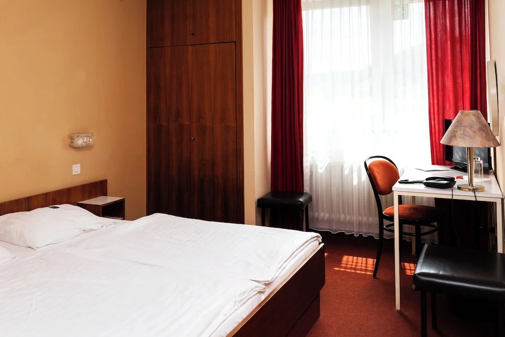 Hotel Meran Hallenbad & Sauna