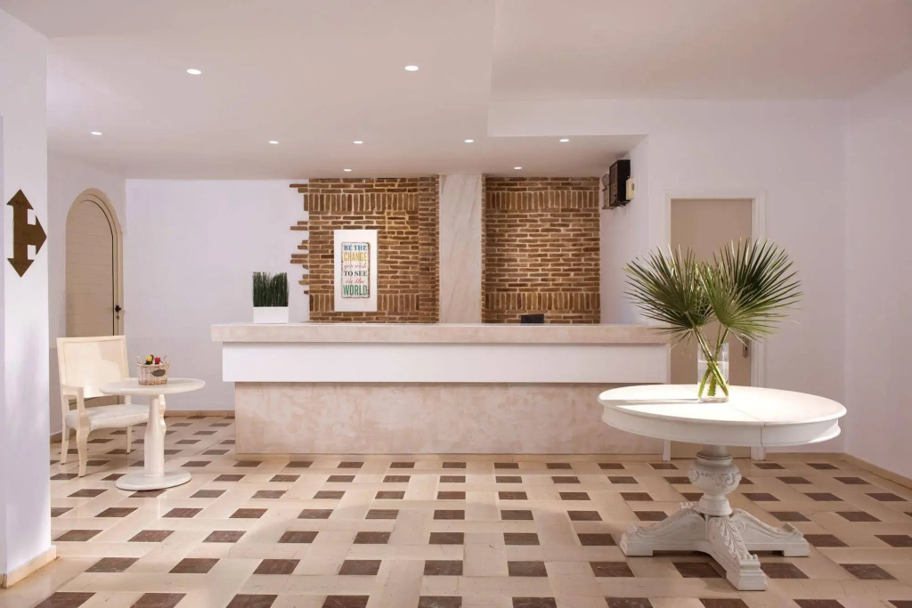 Mistral Hotel