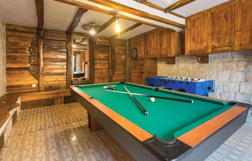 Beautiful Home in Sinj with Hot Tub, 4 Bedrooms & Outdoor Swimming Pool