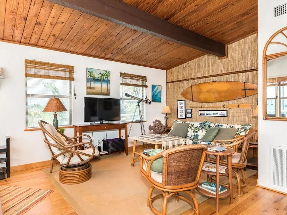 San Luis Tiki House - 3 Br home by RedAwning