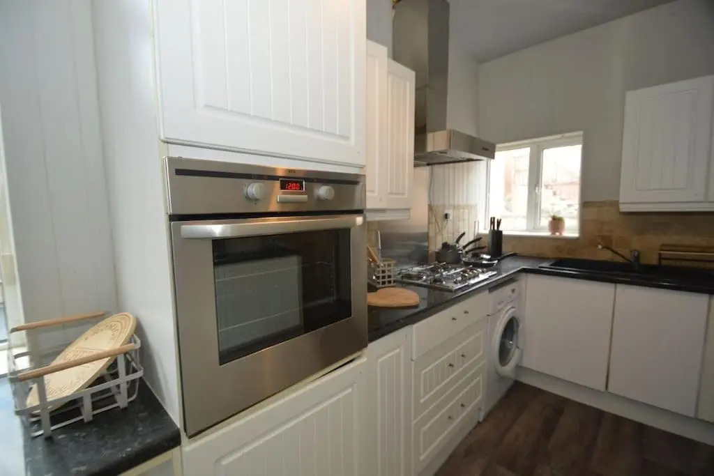 Spacious and Homely 3 Bedroom Flat - SuiteLivin